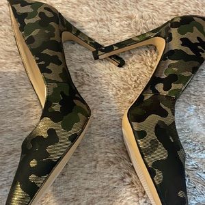 Brand New! Nine West- Camouflage fabric size 9